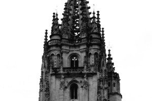 Torre catedral Oviedo blanco y negro