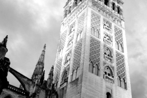 Torre de la Giralda en blanco y negro – Sevilla