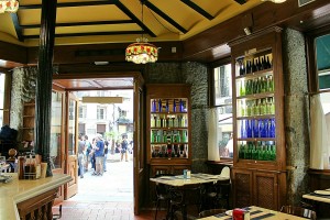 Bar restaurante Cava San Miguel Madrid interior