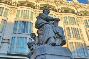 Estatua Pedro Calderon de la Barca plaza Santa Ana Madrid