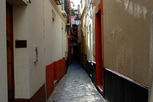 Callejuela Barrio de Santa Cruz en Sevilla