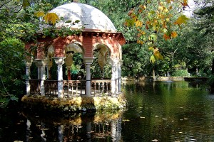 Estanque de parque de María Luisa espectacular templete sobre el agua