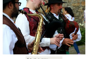 Saxofón y gaitas gallegas en romería Raigame Vilanova dos Infantes Celanova – Imagen: Manuel Ramallo