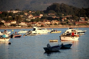 Barcos en Panxón al atardecer autor Manuel Ramallo