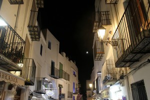 Calles y cielo nocturno en Peñíscola autor Manuel Ramallo