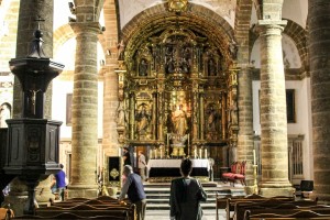 Nave central de la catedral antigua o vieja de Cádiz iglesia de Santa Cruz