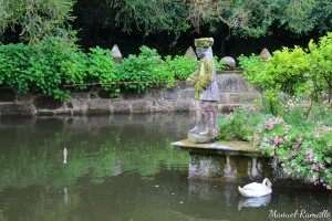 escultura-piedra-barca-estanque-pazo-oca-pontevedra