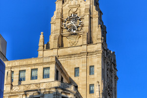 Reloj edificio Gran Vía Madrid Telefónica
